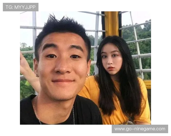 韦世豪妻子因病无法现场助阵 只能在家远程为丈夫加油 韦世豪妻子因病无法现场助阵 只能在家远程为丈夫加油