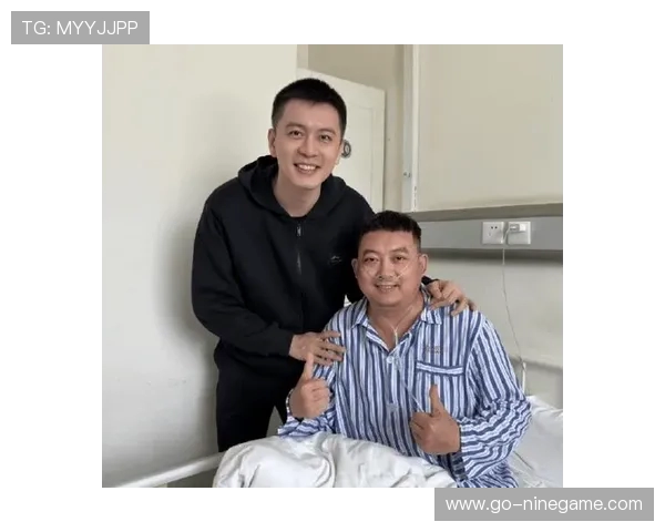 杨鸣与张峻豪黄秋实合影分享期待未来更强表现期待他们证明一切